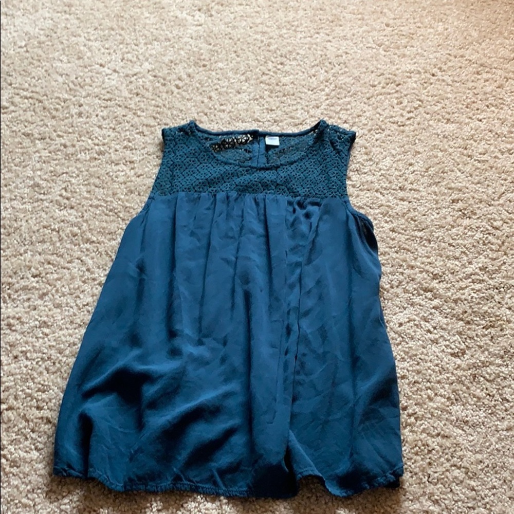 blue tank top